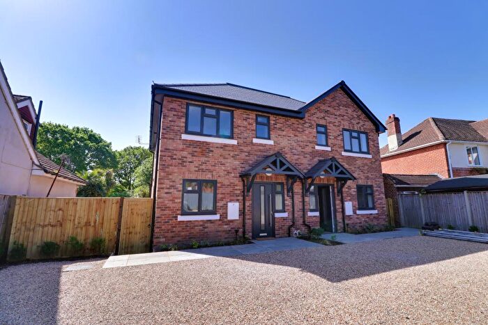 4 Bedroom Semi-Detached House For Sale In Padnell Road, Cowplain, PO8