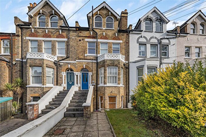 2 Bedroom Flat For Sale In Queens Road, Twickenham, TW1