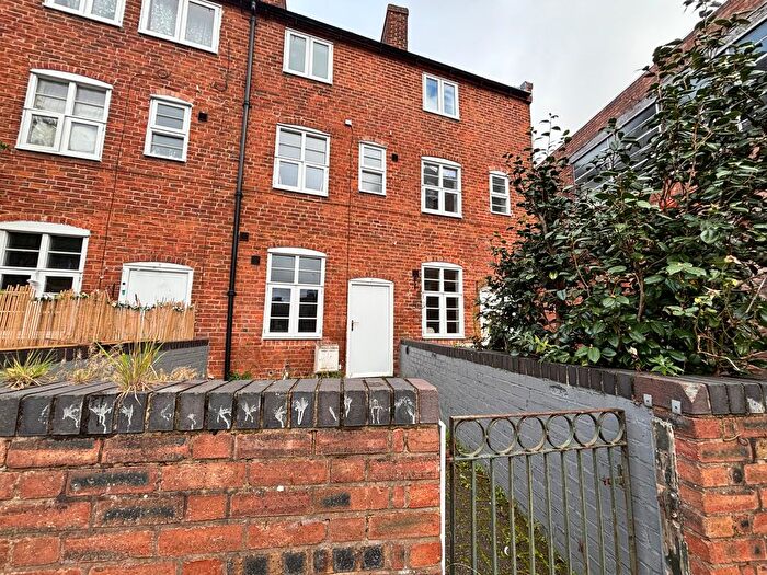 4 Bedroom Town House To Rent In Lower Rushall Street, Walsall, WS1