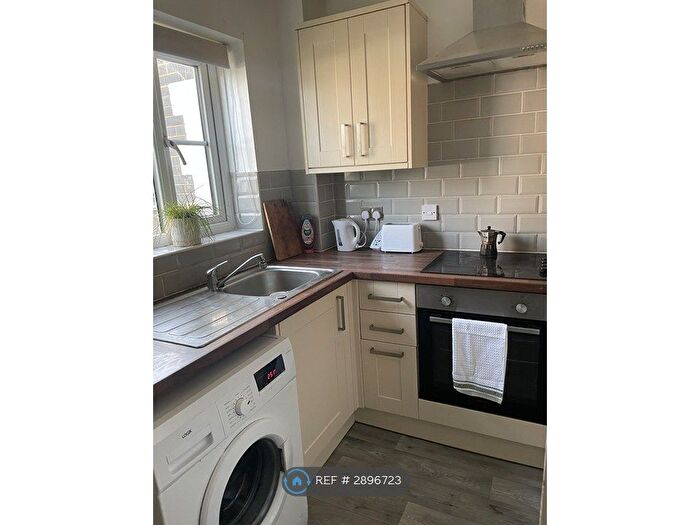 1 Bedroom Flat To Rent In Tennyson Close, London, EN3