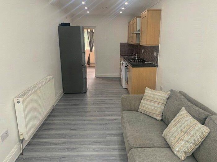 1 Bedroom Flat To Rent In Betham Road, Greenford, UB6