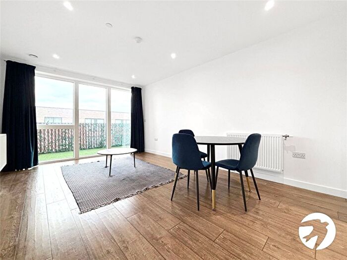 2 Bedroom Flat To Rent In Ernest Court, Regal Walk, Bexleyheath, DA6