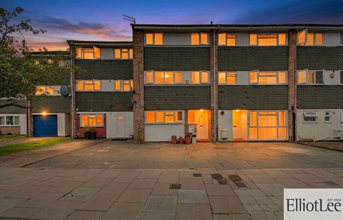2 Bedroom Flat To Rent In Hindhead Gardens, Northolt, UB5