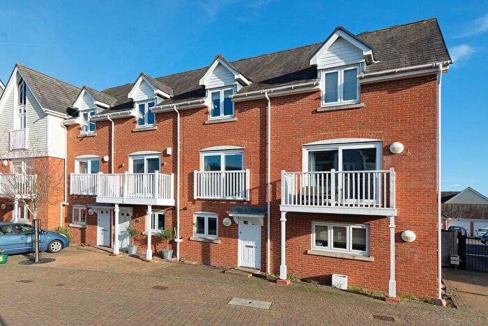 3 Bedroom Town House For Sale In The Lakes, Larkfield, Aylesford, ME20