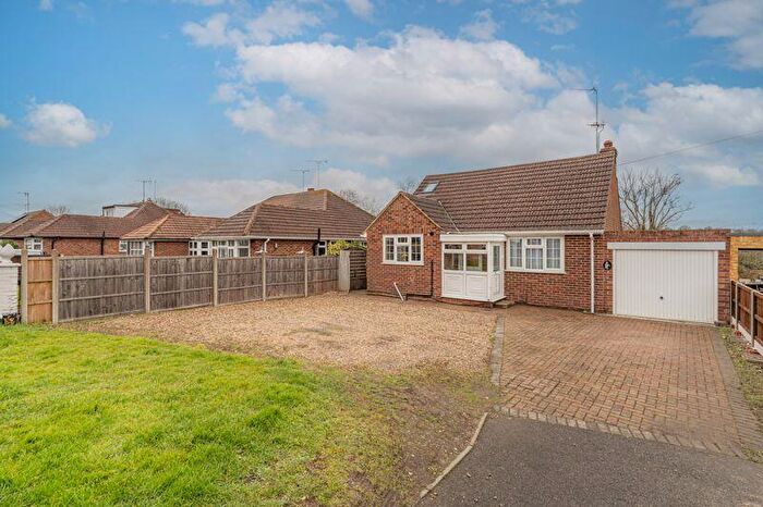 3 Bedroom Bungalow For Sale In Pick Hill, Waltham Abbey, EN9