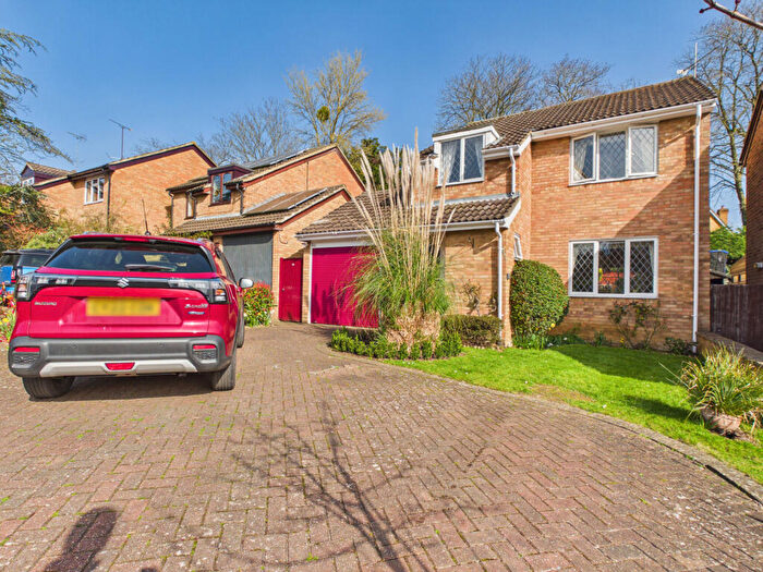 3 Bedroom Detached House For Sale In Willowside, Woodley, RG5