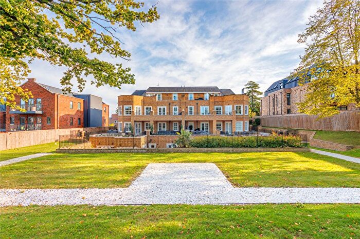 3 Bedroom Flat For Sale In Watford Road, Radlett, Hertfordshire, WD7