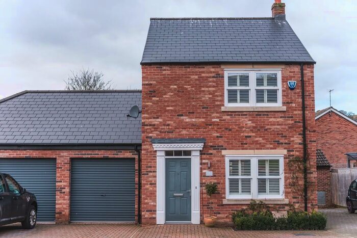 2 Bedroom Link Detached House For Sale In Convent Close, Richmond, DL10