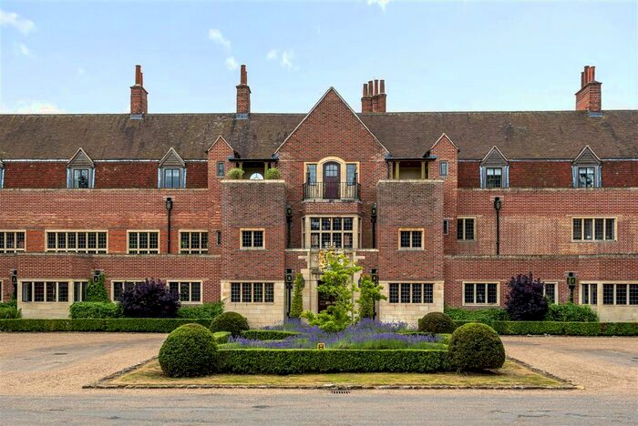 1 Bedroom Flat To Rent In Kings Drive, Midhurst, GU29