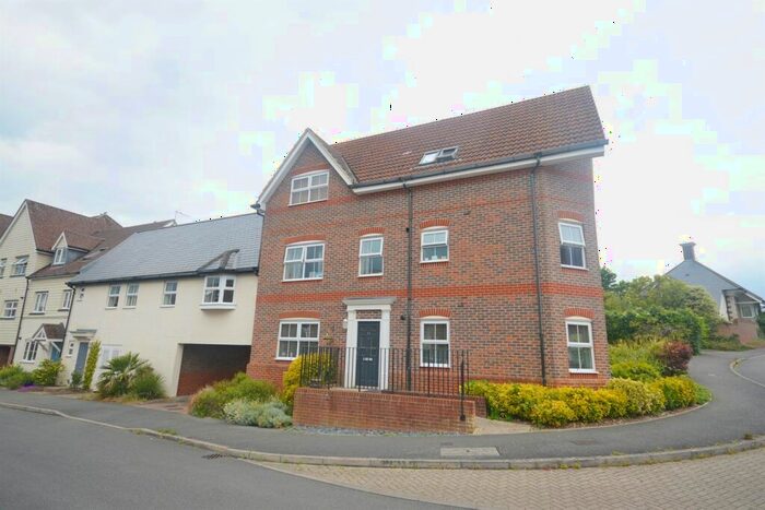 2 Bedroom Flat To Rent In Riverside, Codmore Hill, Pulborough, RH20