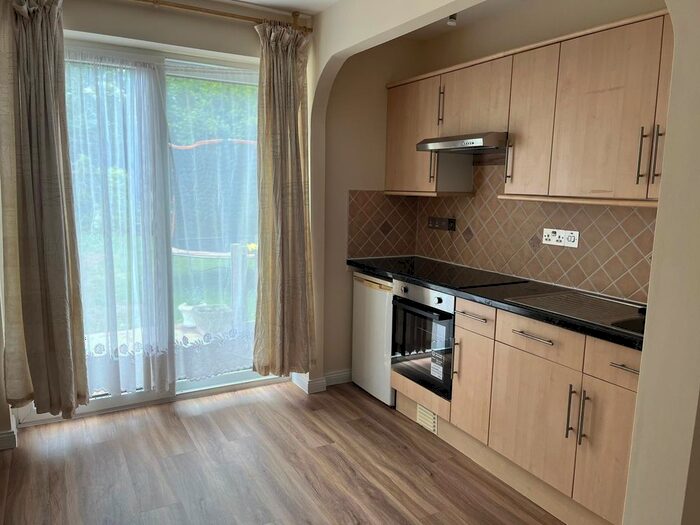Studio To Rent In St. Stephens Road, Hounslow, TW3