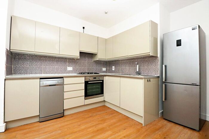 4 Bedroom Flat To Rent In Luton Road, Walthamstow, E17