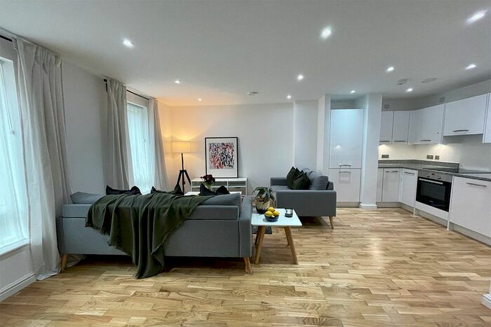 2 Bedroom Flat To Rent In Tabernacle Gardens, London, E2