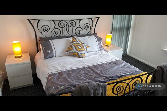 3 Bedroom Flat To Rent In Sandringham Court, Slough, SL1