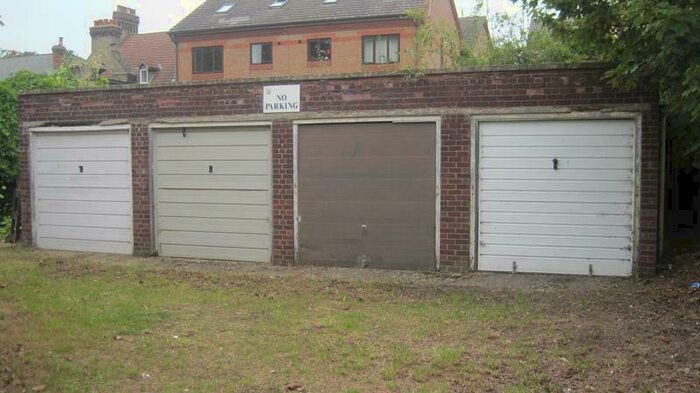 Garage / Parking To Rent In Garage Warwick Avenue, MK40