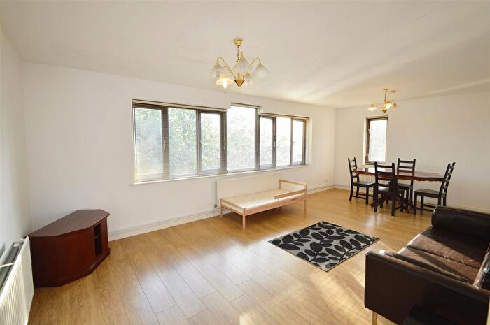 2 Bedroom Flat To Rent In Amsterdam Road, London, E14