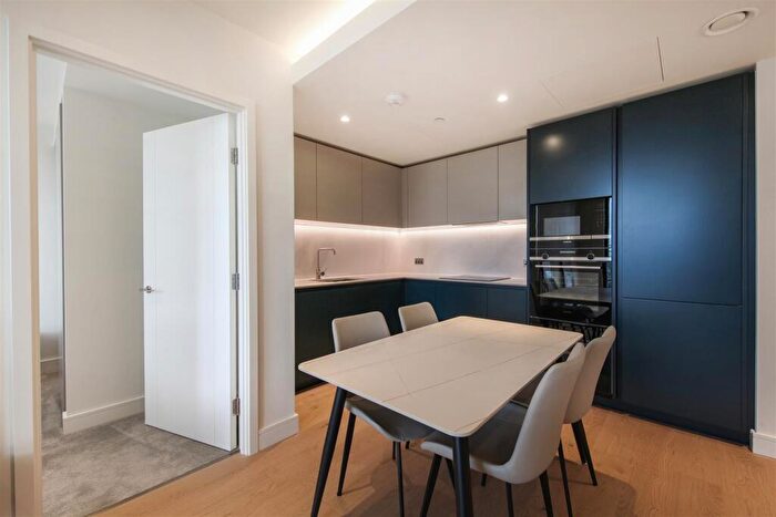 2 Bedroom Apartment To Rent In Marsh Wall, London, E14