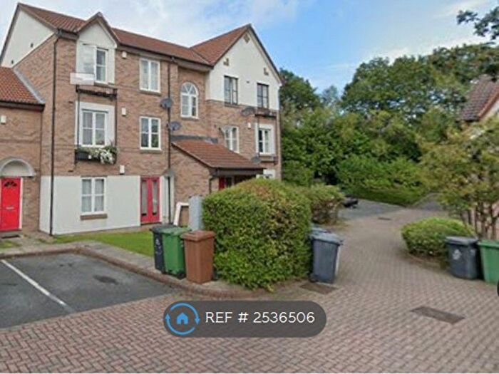 2 Bedroom Flat To Rent In Grange Close, Hunslet, Leeds, LS10