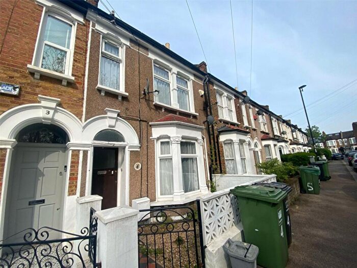 4 Bedroom Semi-Detached House To Rent In Lindal Road, London, SE4
