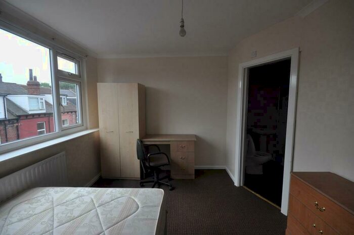 4 Bedroom Terraced House To Rent In Ashville Avenue, Hyde Park, Leeds, LS6