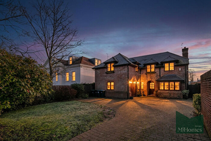 4 Bedroom Detached House For Sale In Beech Hill, Hadley Wood, EN4