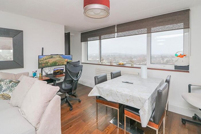 2 Bedroom Flat For Sale In London Road, Croydon, CR0