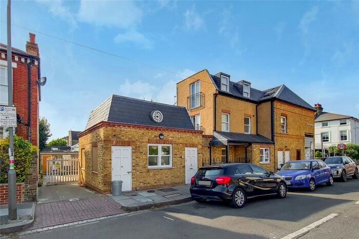 2 Bedroom Maisonette To Rent In Fanthorpe Street, London, SW15