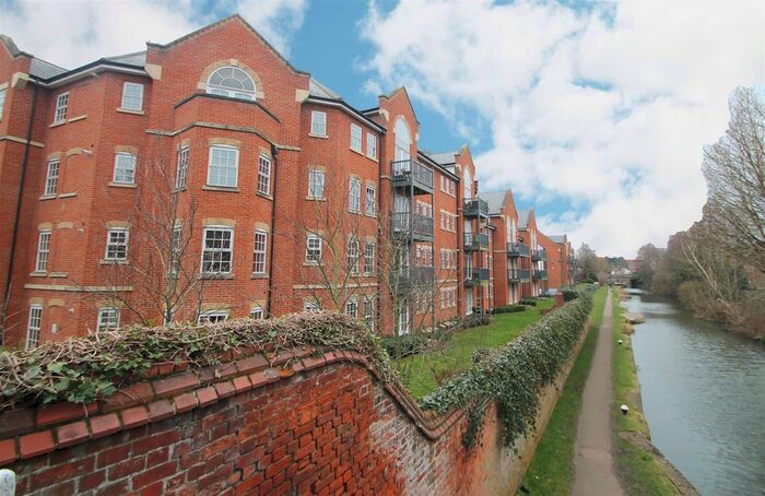2 Bedroom Property To Rent In Florey Gardens, Aylesbury, Near Town Centre, HP20