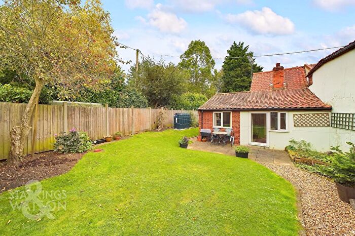 2 Bedroom Cottage For Sale In Nicholls Corner, Alpington, Norwich, NR14
