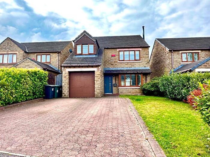 4 Bedroom Detached House For Sale In Hawthorne Way, Shelley, Huddersfield, HD8