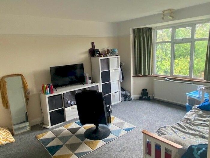 3 Bedroom Detached House To Rent In Edenfield Gardens, Worcester Park, KT4