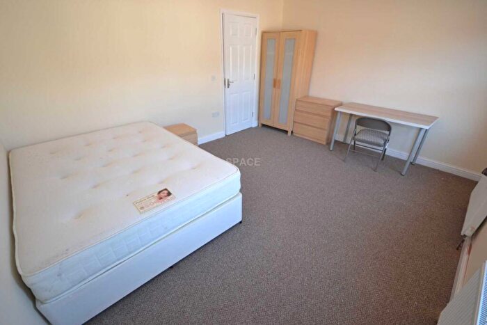 6 Bedroom Terraced House To Rent In Blenheim Road, University, RG1