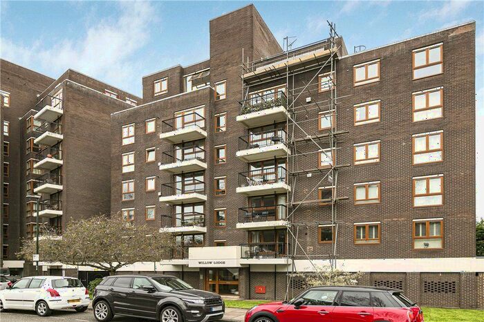 2 Bedroom Flat To Rent In Warwick Drive, Putney, SW15