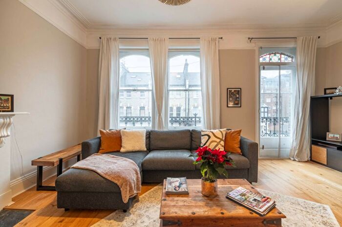 3 Bedroom Flat To Rent In Glazbury Road, Barons Court, London, W14