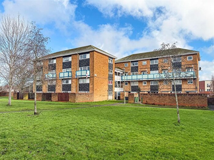 2 Bedroom Flat For Sale In Meon House, Redlands Lane, Fareham, PO16