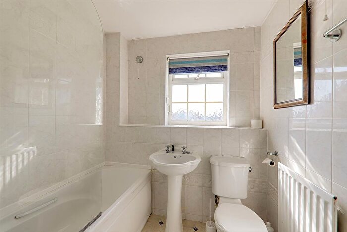2 Bedroom Flat To Rent In Anchor Close, Shoreham-By-Sea, BN43