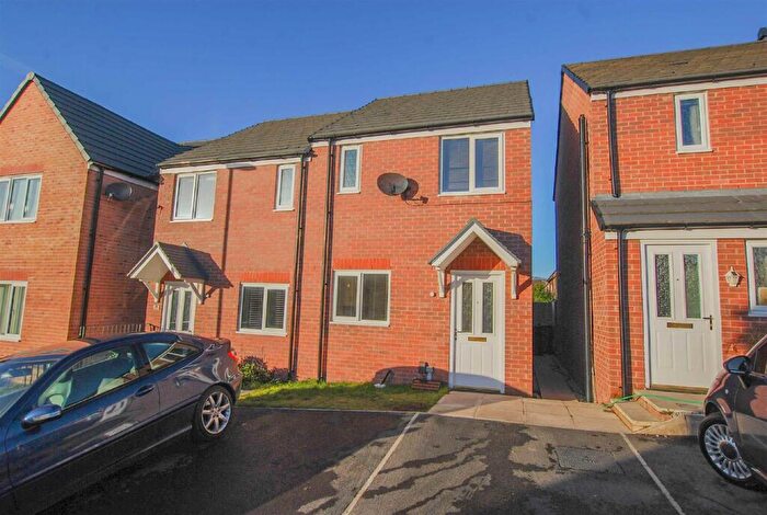 2 Bedroom Semi Detached House To Rent In Heywood, OL10