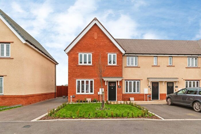 3 Bedroom End Terrace House For Sale In Oregano Close, Melksham, SN12