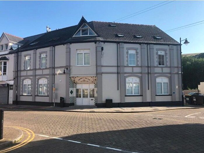 2 Bedroom Flat To Rent In Gwern Avenue, Caerphilly, CF83