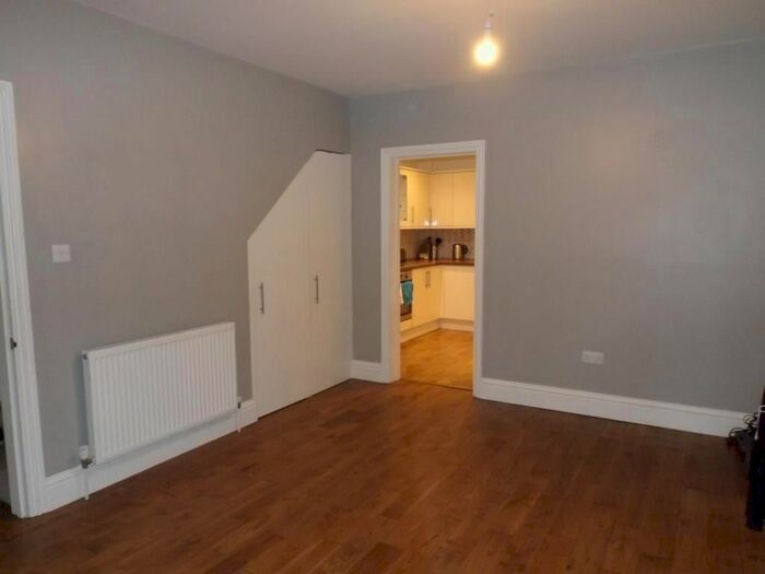 3 Bedroom Semi-Detached House To Rent In Upton Road, Slough, SL1