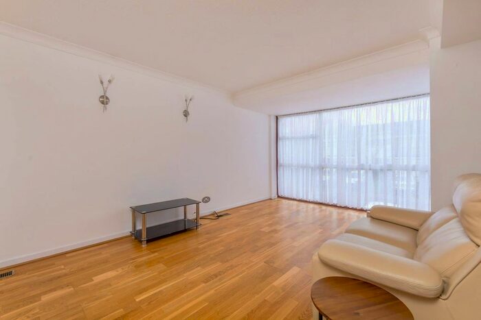 5 Bedroom Property To Rent In Hardwick Green, Ealing Broadway, London, W13