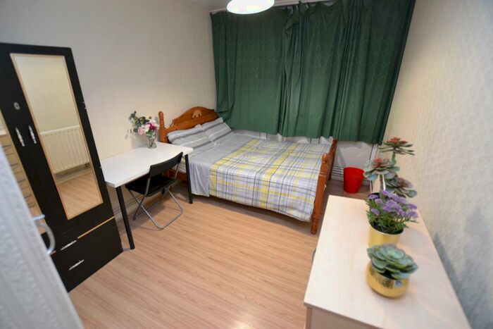 4 Bedroom Flat To Rent In Bigland Street, Shadwell, London, E1