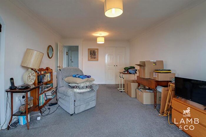 2 Bedroom Flat For Sale In Connaught Gardens East, Clacton-On-Sea, CO15