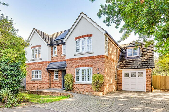 5 Bedroom Detached House For Sale In Oakington Close, London, TW16