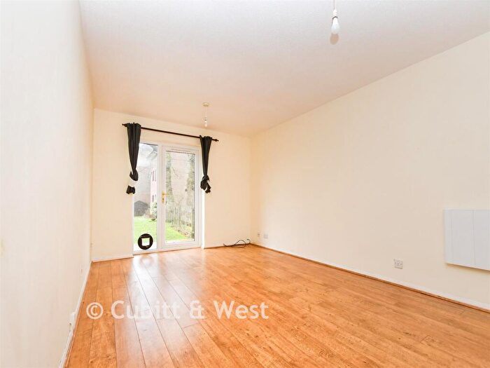1 Bedroom Flat For Sale In Killicks, Cranleigh, Surrey, GU6