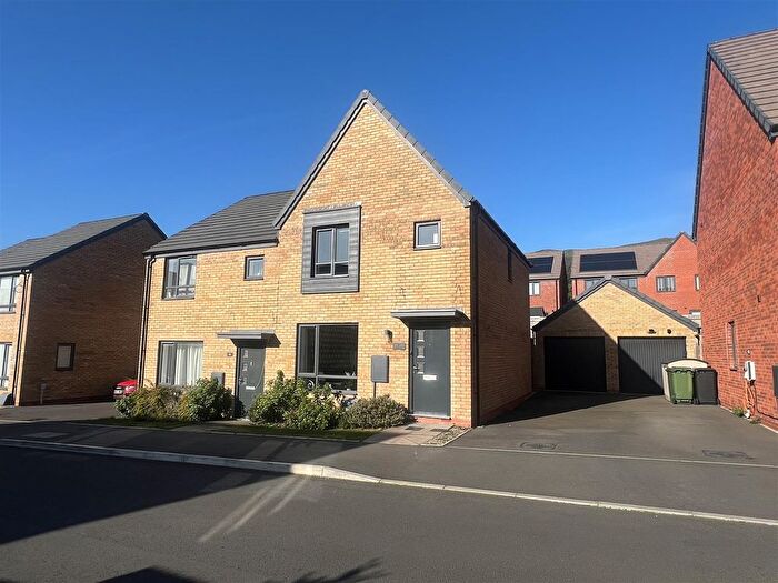 3 Bedroom Semi Detached House For Sale In Strothers Avenue, Malvern, WR14