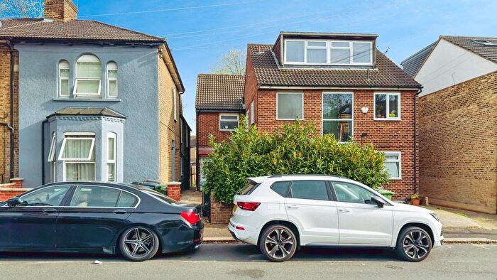 1 Bedroom Maisonette For Sale In Clarendon Road, London, E17