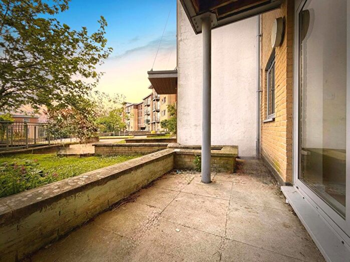 1 Bedroom Flat For Sale In Kelvin Gate, Bracknell, Berkshire, RG12