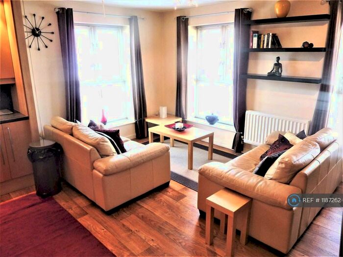 2 Bedroom Flat To Rent In East Lodge, London, E16