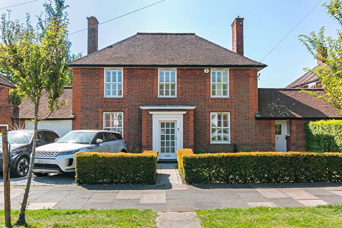 4 Bedroom Detached House For Sale In Russellcroft Road, Welwyn Garden City, Hertfordshire, AL8